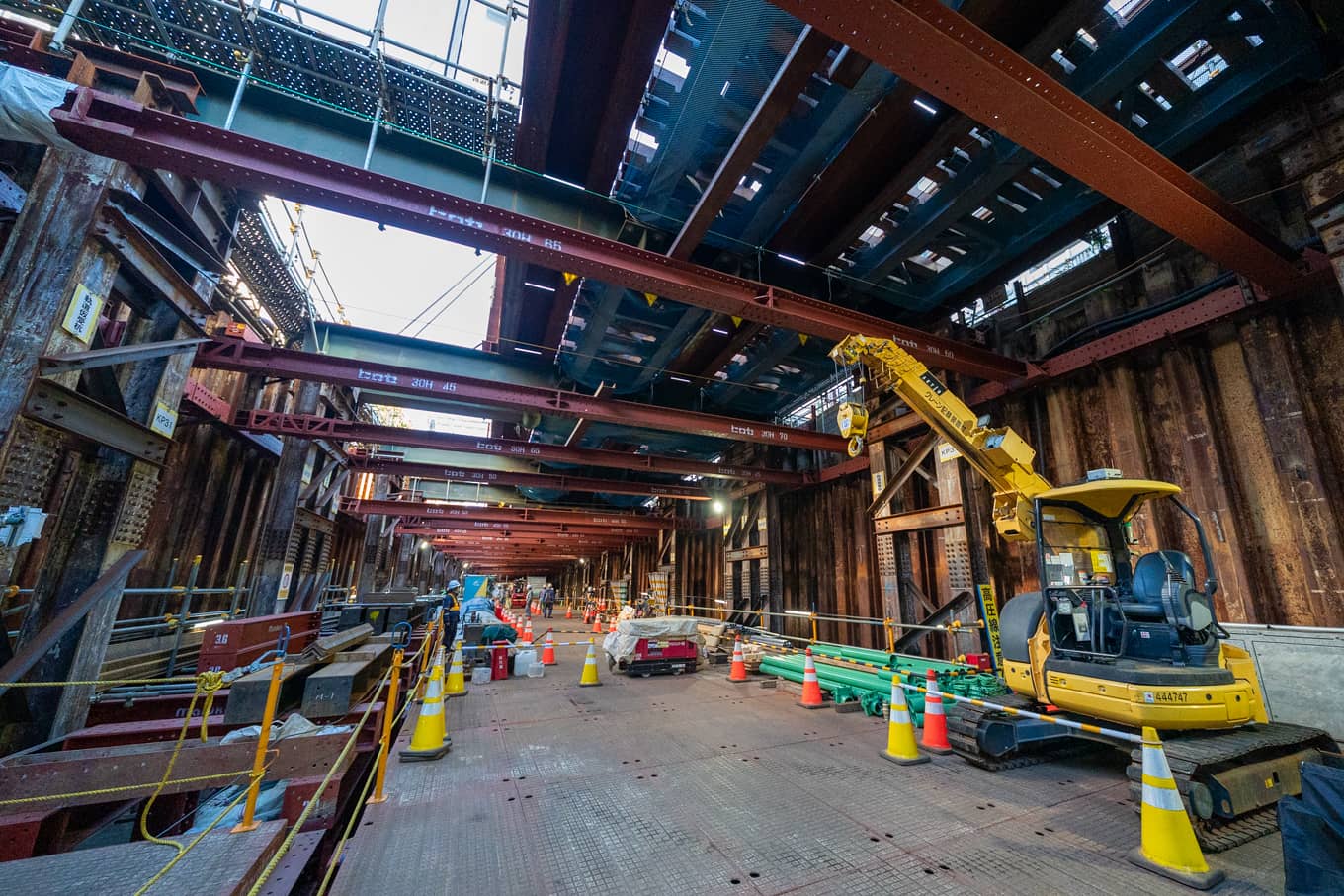 DSC02146 西武新宿線 中井駅～野方駅間 連続立体交差事業（2025年12月・新井薬師前駅）